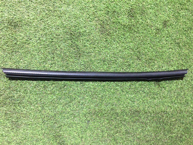 Уплотнитель задней левой двери