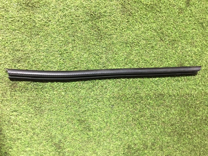 Уплотнитель задней правой двери