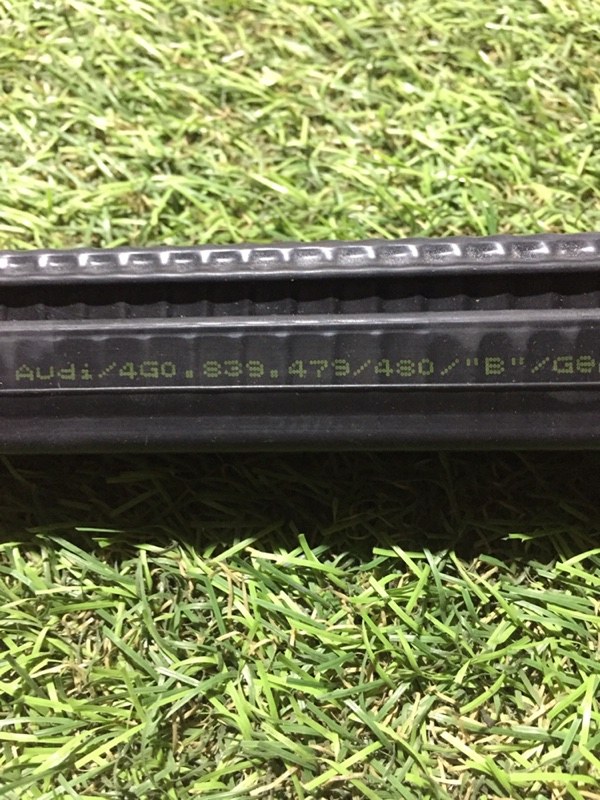 Уплотнитель задней правой двери