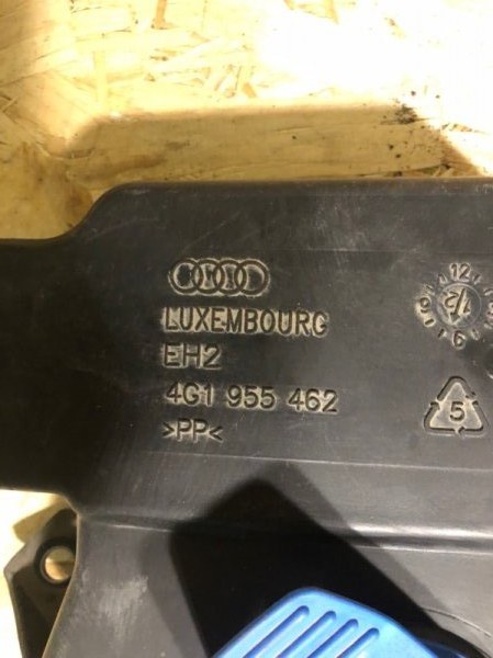Бачок омывателя лобового стекла