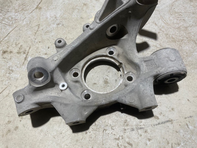 Кулак поворотный задний правый