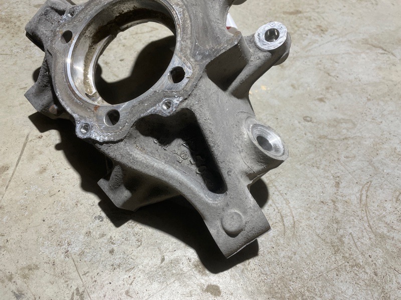 Кулак поворотный задний правый