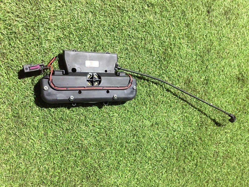 Замок спинки сиденья