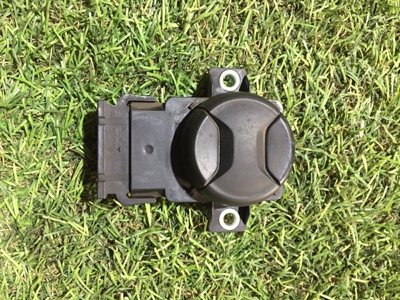 Кнопка регулировки сидения