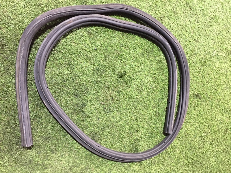 Уплотнитель стекла двери