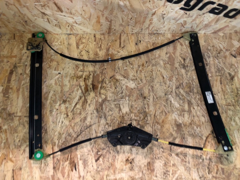 Стеклоподъемник электр. задний правый