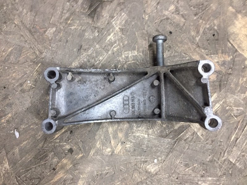 Кронштейн генератора