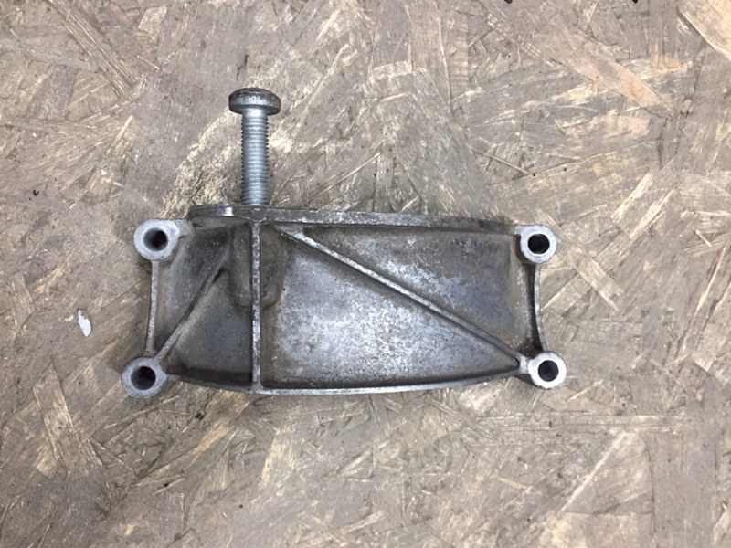 Кронштейн генератора