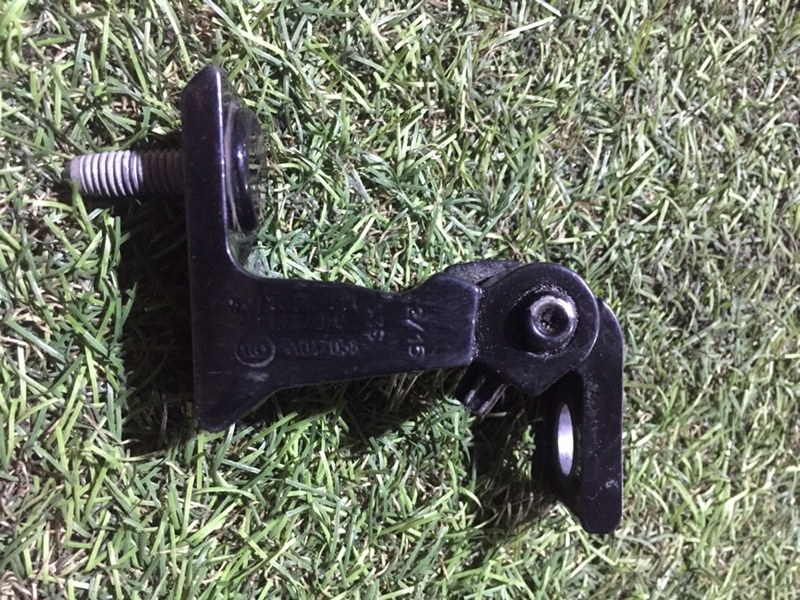 Петля двери передней левой нижняя