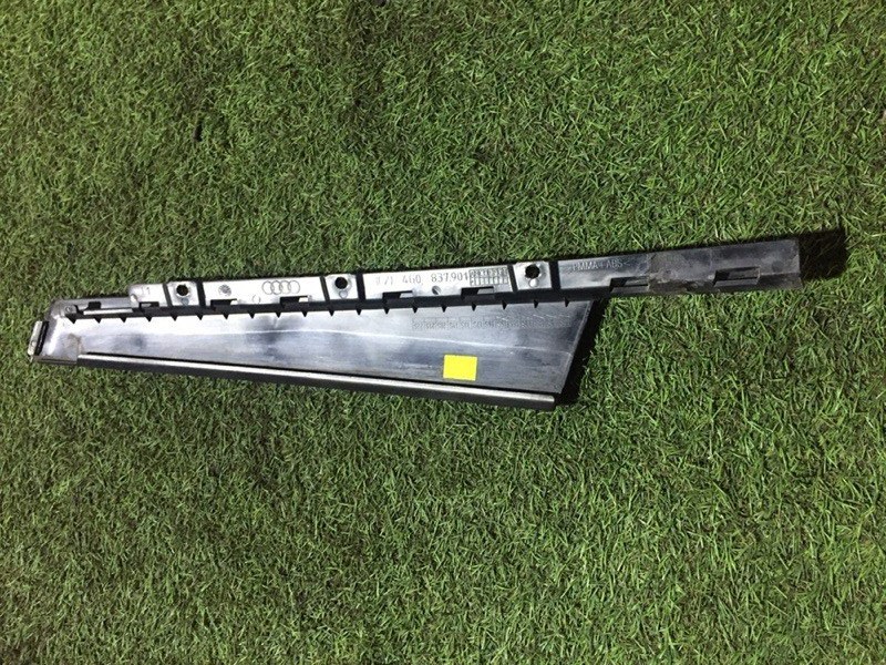 Накладка двери передней левой