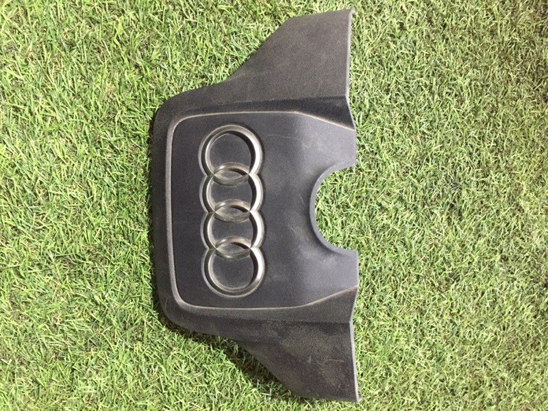 Крышка двигателя