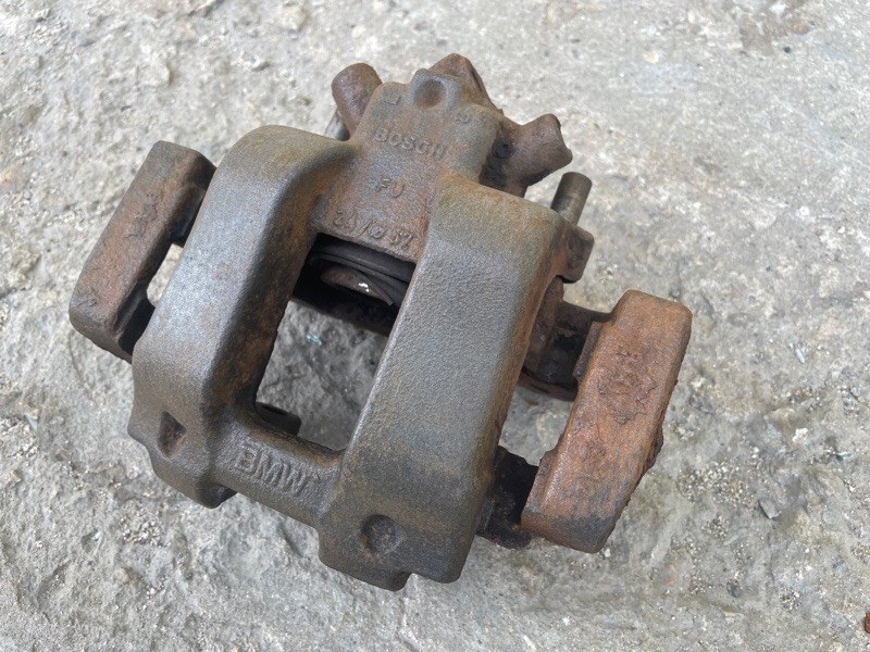 Суппорт передний правый