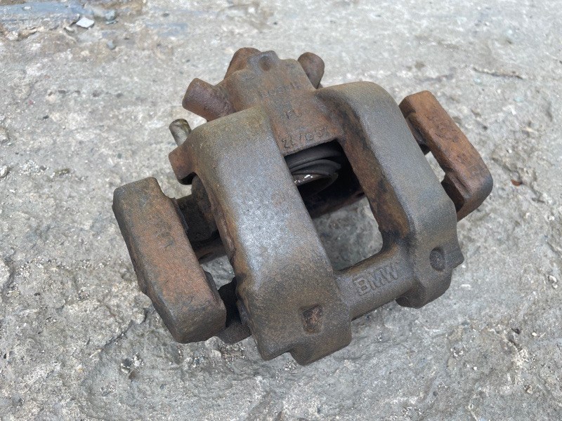 Суппорт передний правый