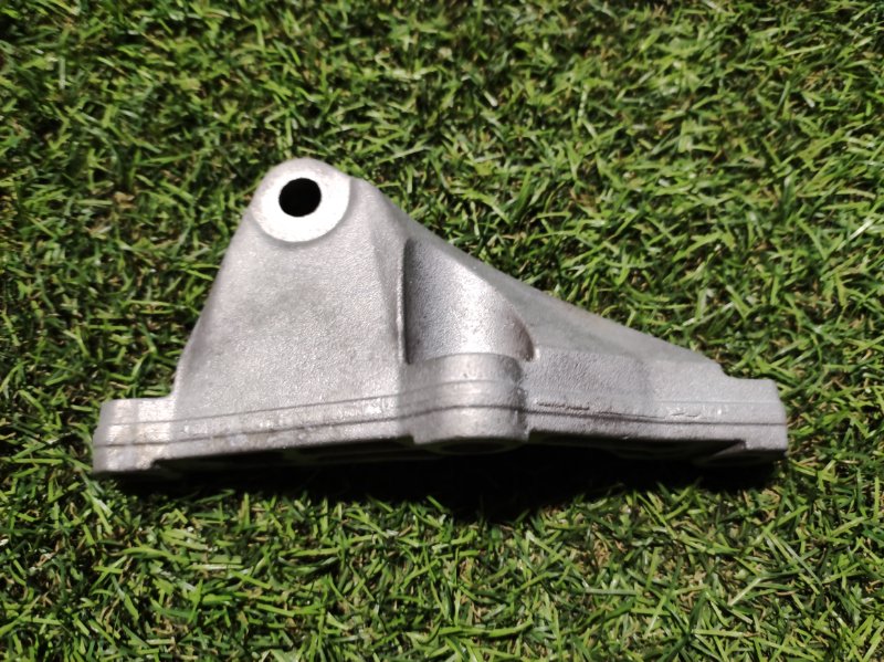 Кронштейн двигателя