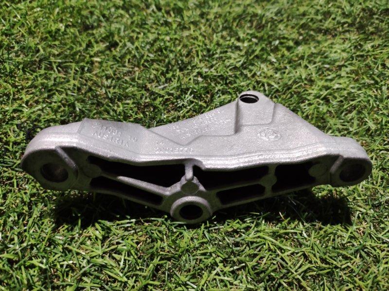 Кронштейн двигателя