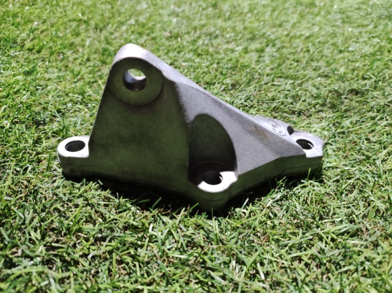 Кронштейн двигателя