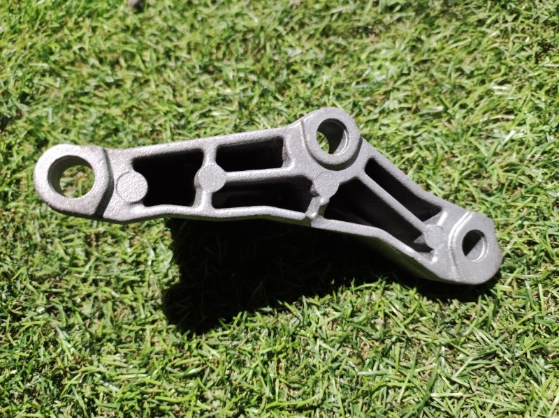 Кронштейн двигателя