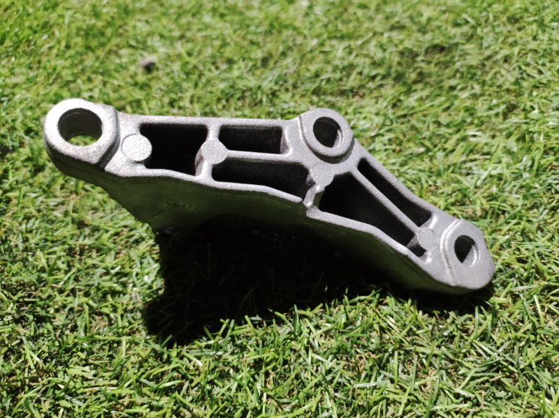 Кронштейн двигателя