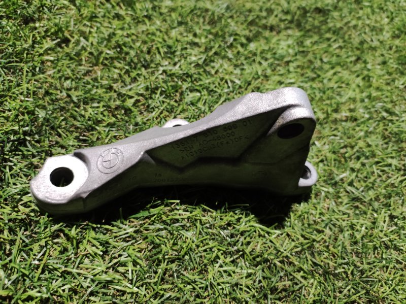 Кронштейн двигателя