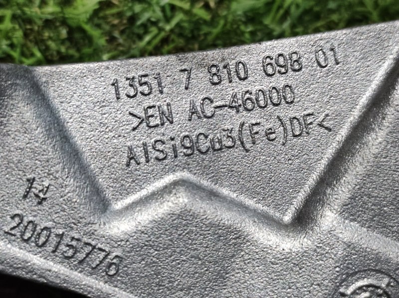 Кронштейн двигателя