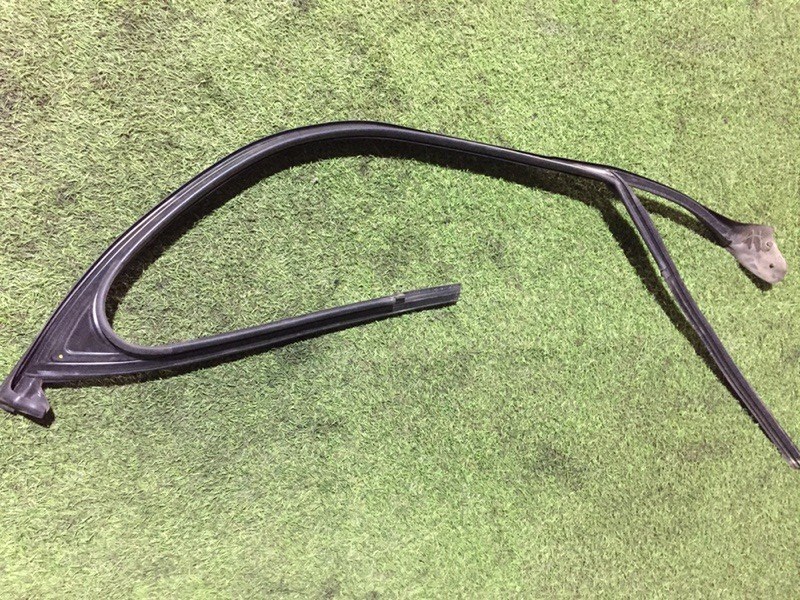 Уплотнитель стекла двери