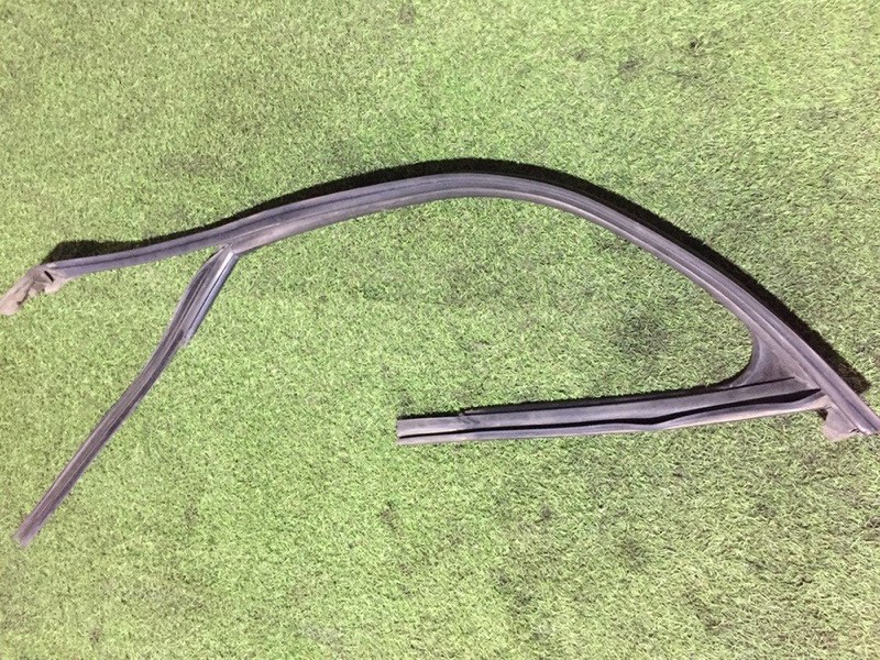 Уплотнитель стекла двери