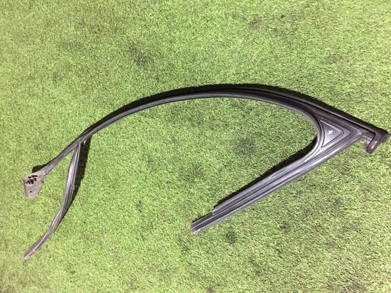 Уплотнитель стекла двери