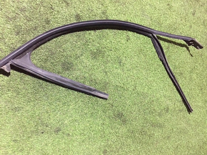 Уплотнитель стекла двери