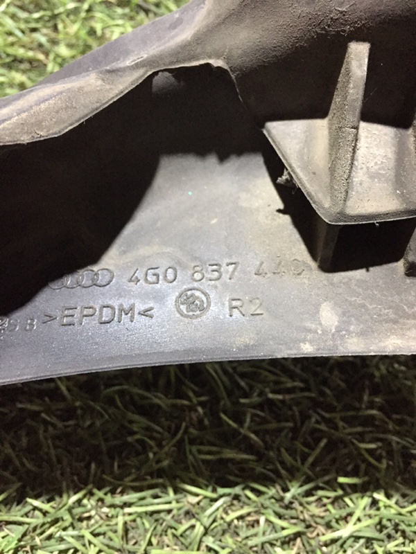 Уплотнитель стекла двери