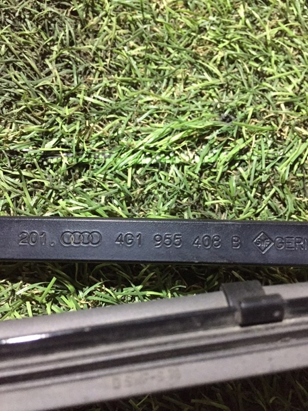 Поводок стеклоочистителя передний правый