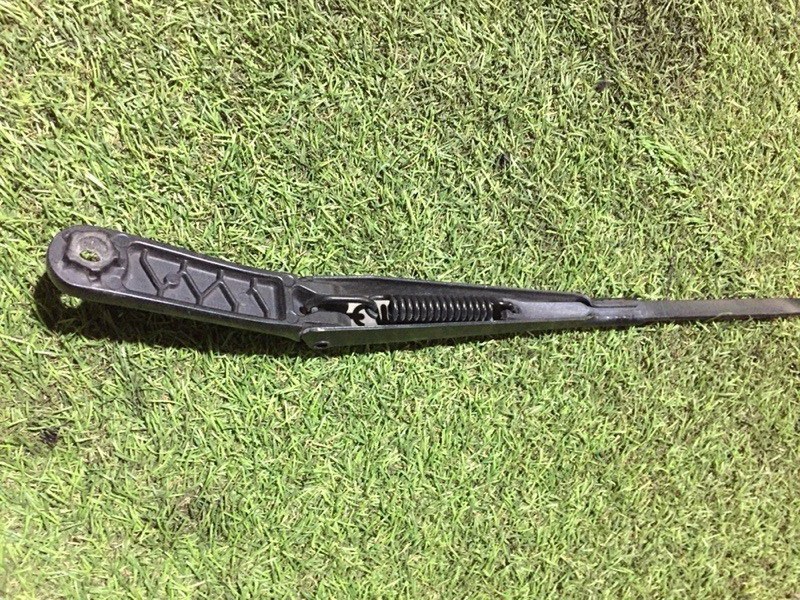 Поводок стеклоочистителя передний правый