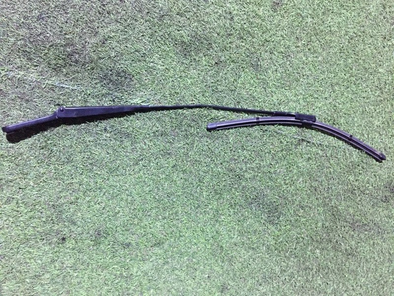 Поводок стеклоочистителя передний правый