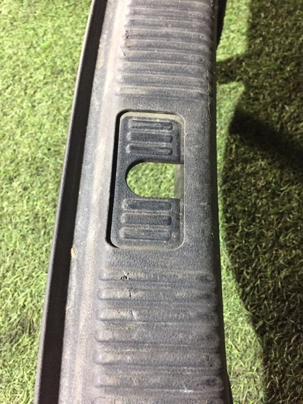 Кожух замка багажника