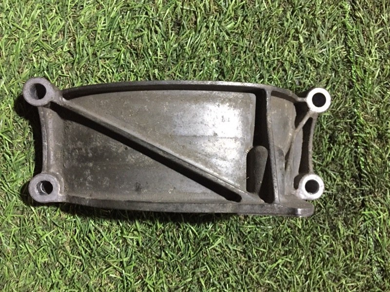 Кронштейн генератора