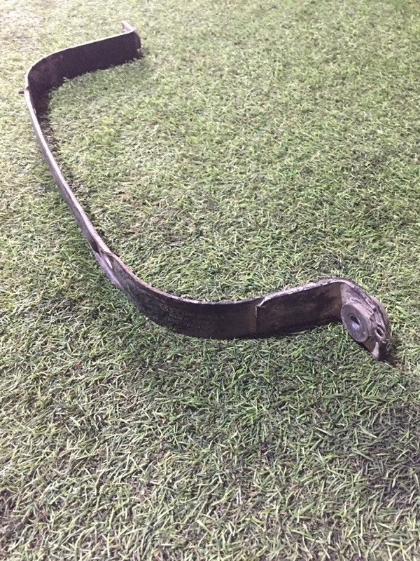 Кронштейн крепления топливного бака