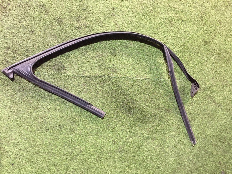 Уплотнитель стекла двери