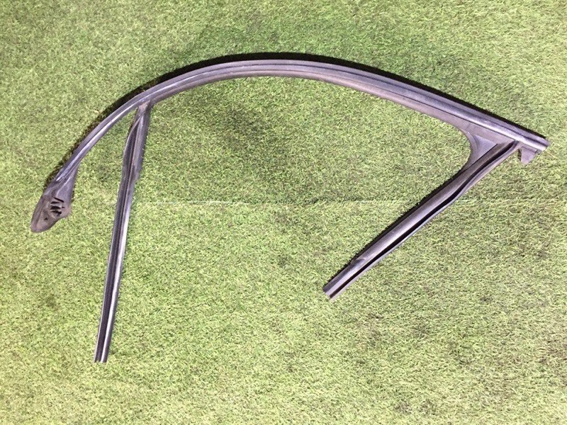 Уплотнитель стекла двери