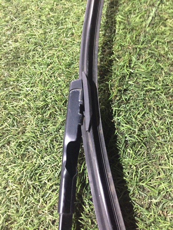 Поводок стеклоочистителя передний правый