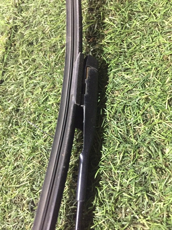 Поводок стеклоочистителя передний правый