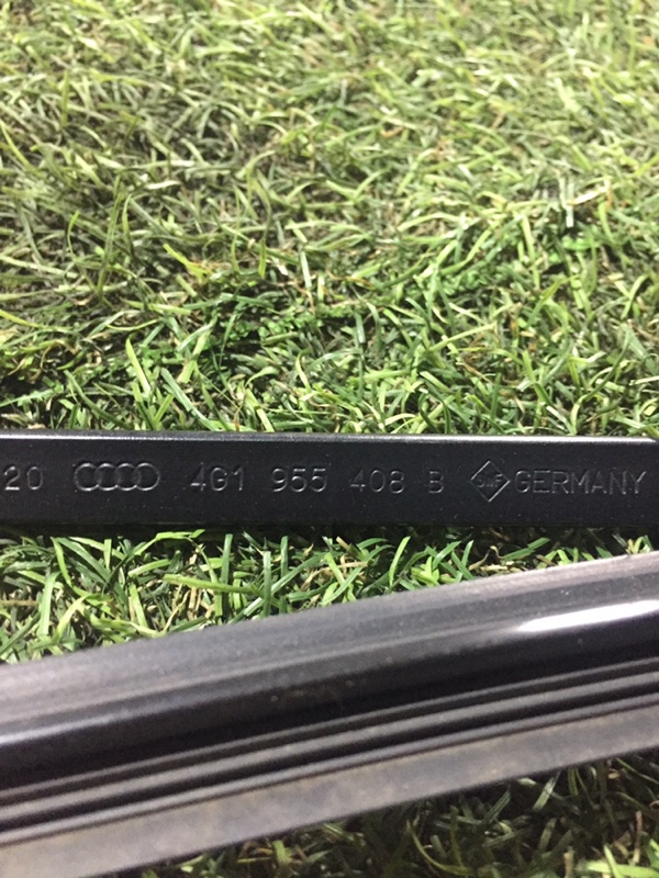 Поводок стеклоочистителя передний правый