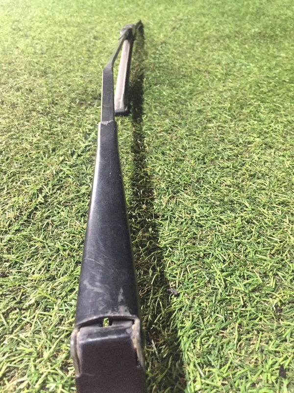 Поводок стеклоочистителя передний правый