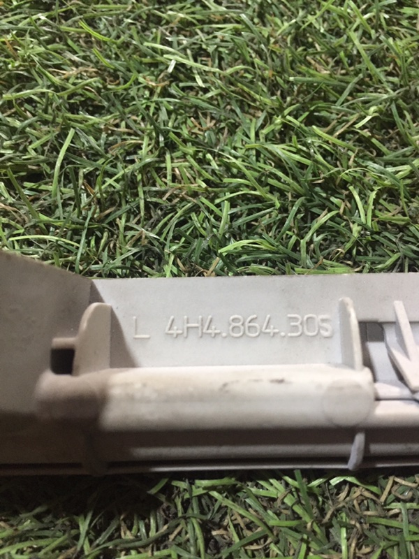 Направляющая шторки багажника