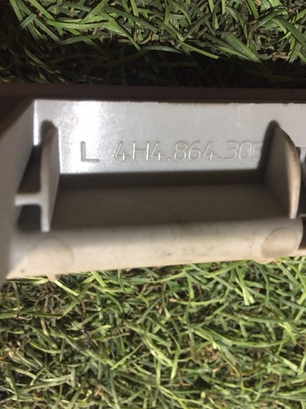 Направляющая шторки багажника