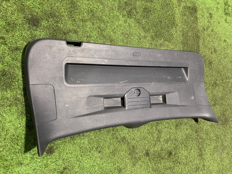 Обшивка крышки багажника