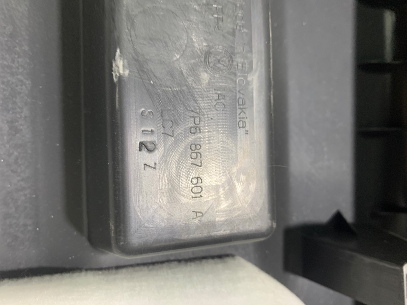 Обшивка крышки багажника