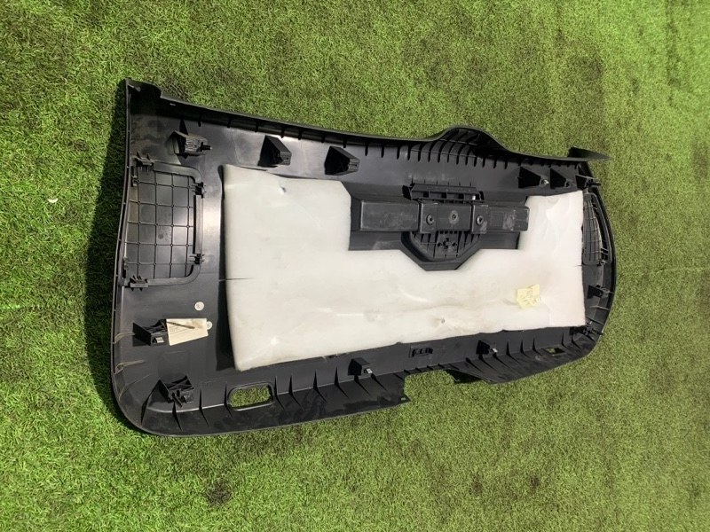 Обшивка крышки багажника