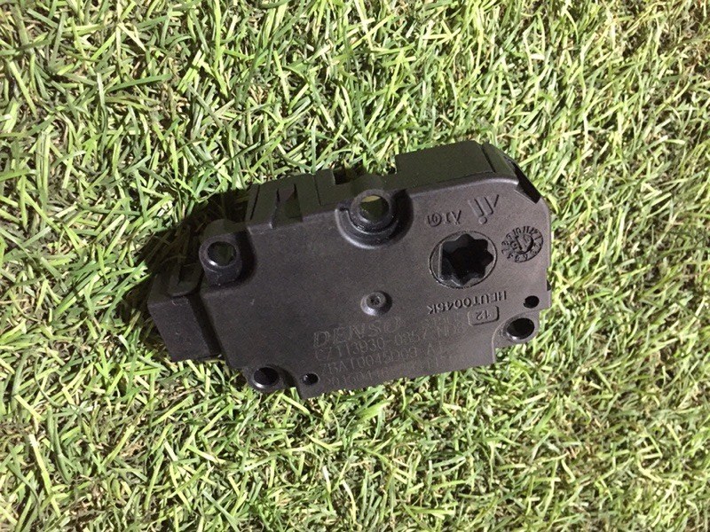 Моторчик заслонки печки