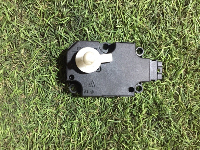 Моторчик заслонки печки