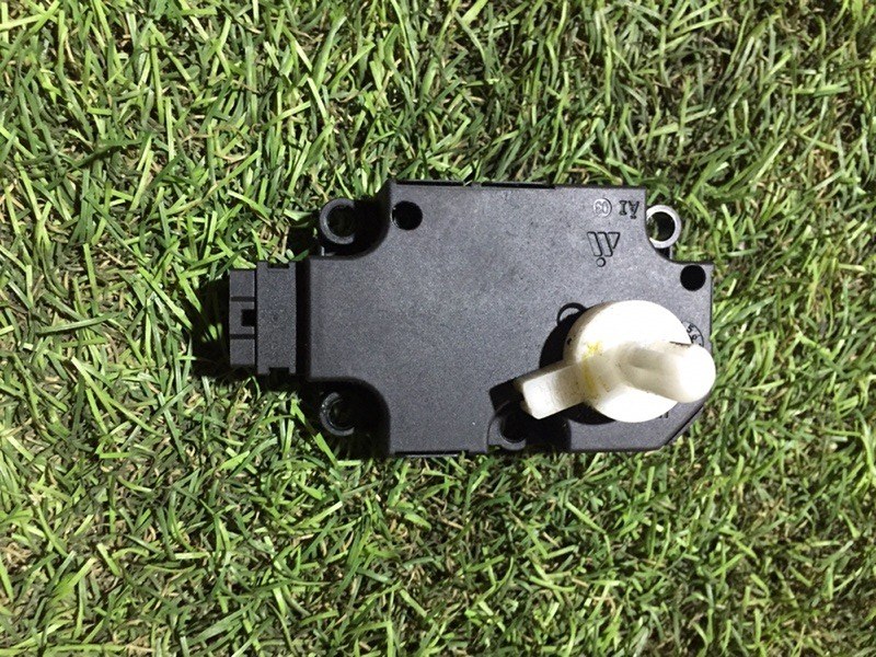 Моторчик заслонки печки