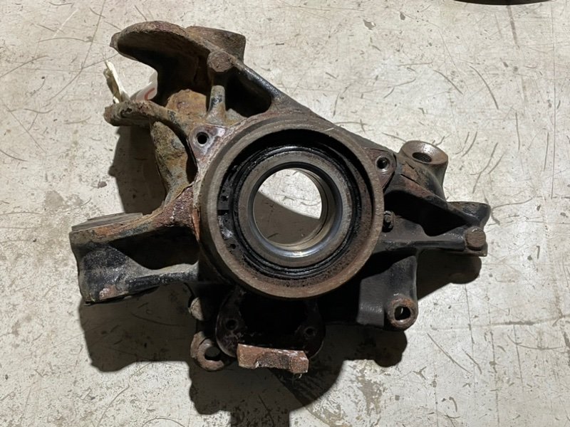 Кулак поворотный задний правый